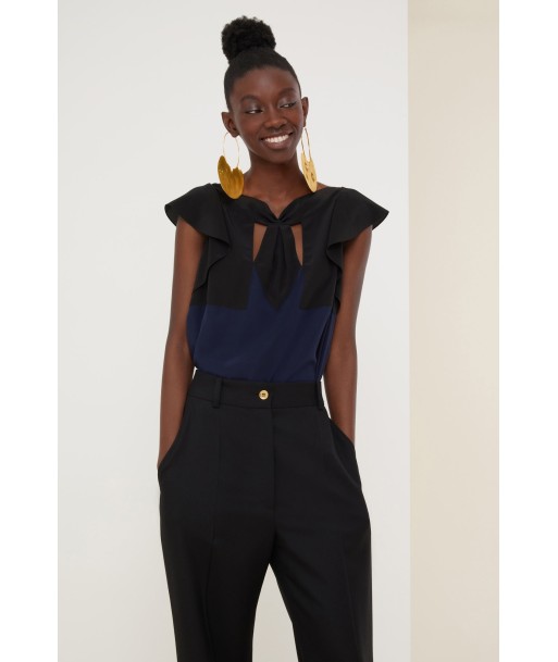 Cut-out silk top rembourrage situé sous